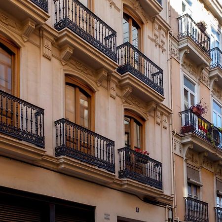 Luxurious & Alluring Home In Historic Town Valencia Exterior photo
