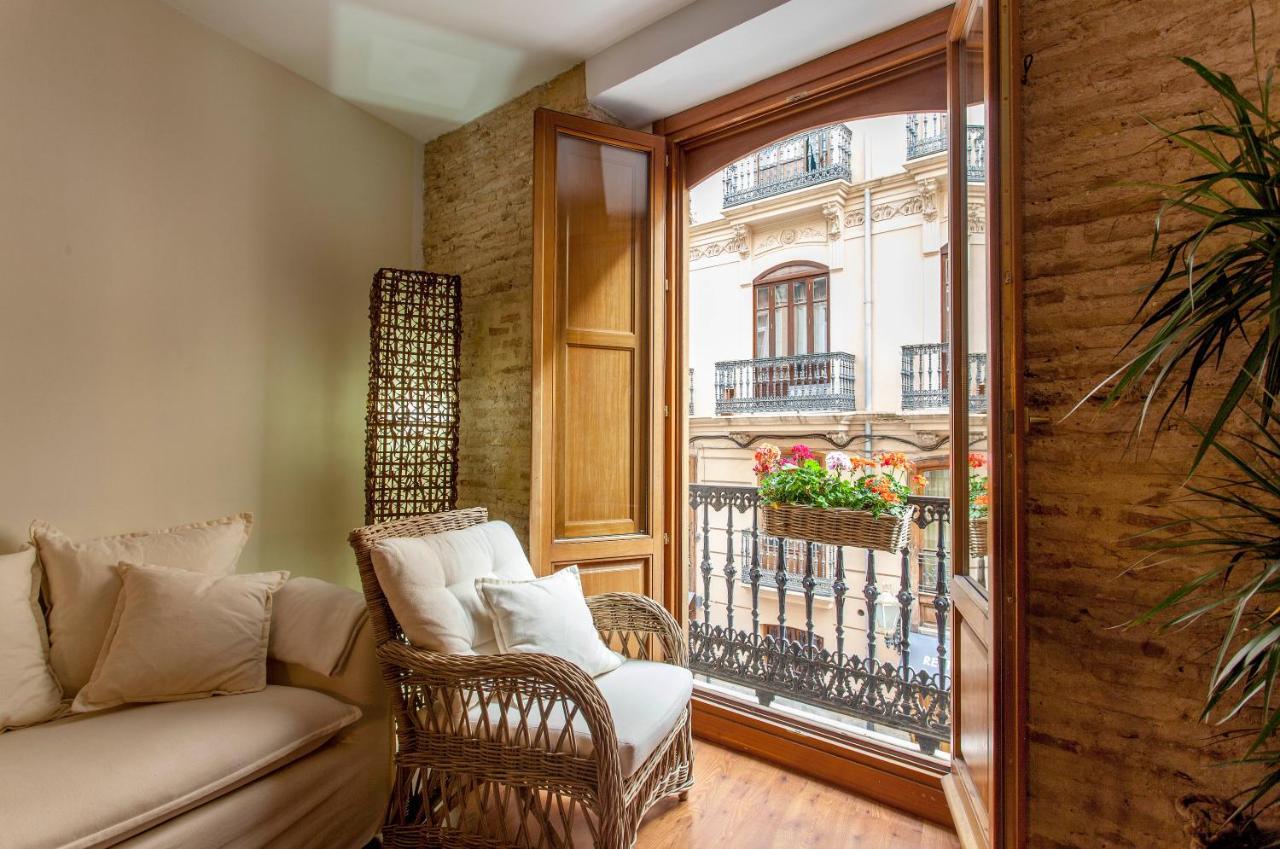 Luxurious & Alluring Home In Historic Town Valencia Exterior photo