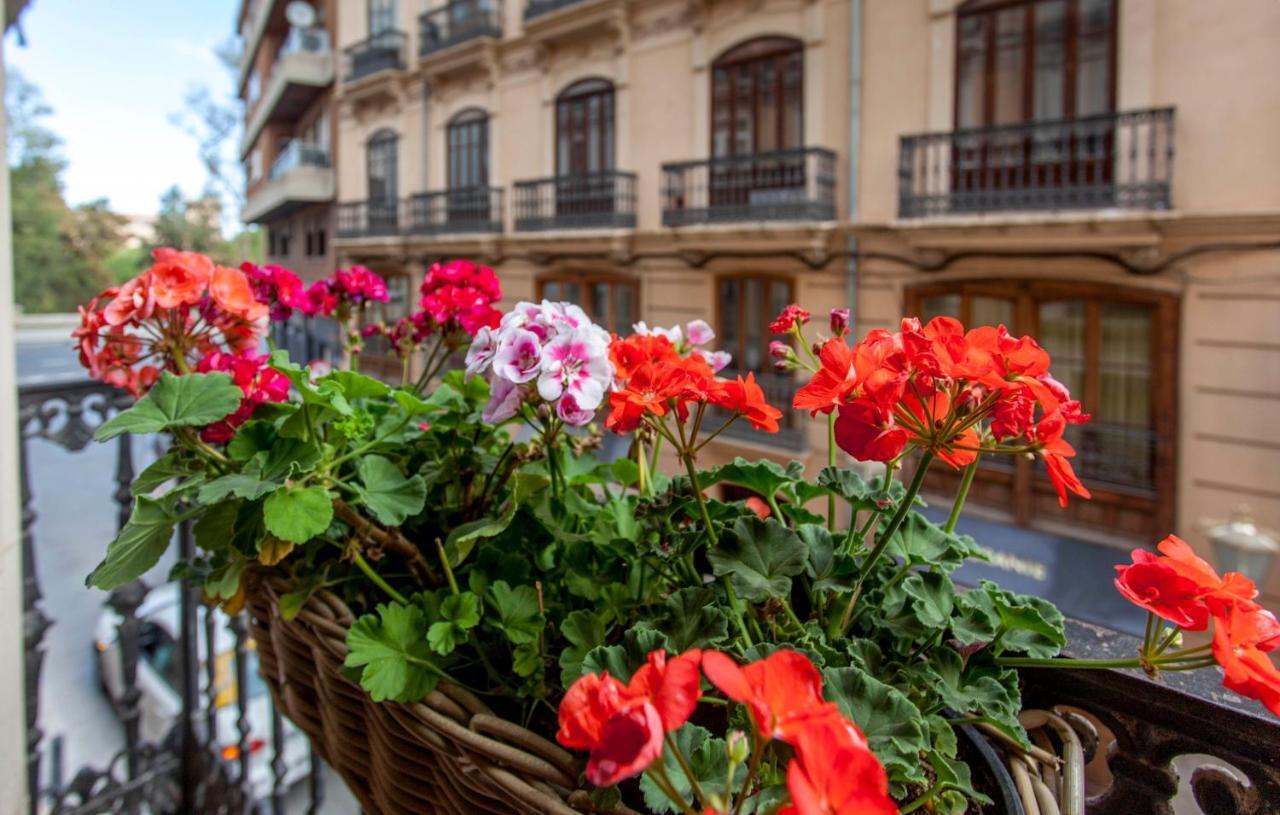 Luxurious & Alluring Home In Historic Town Valencia Exterior photo