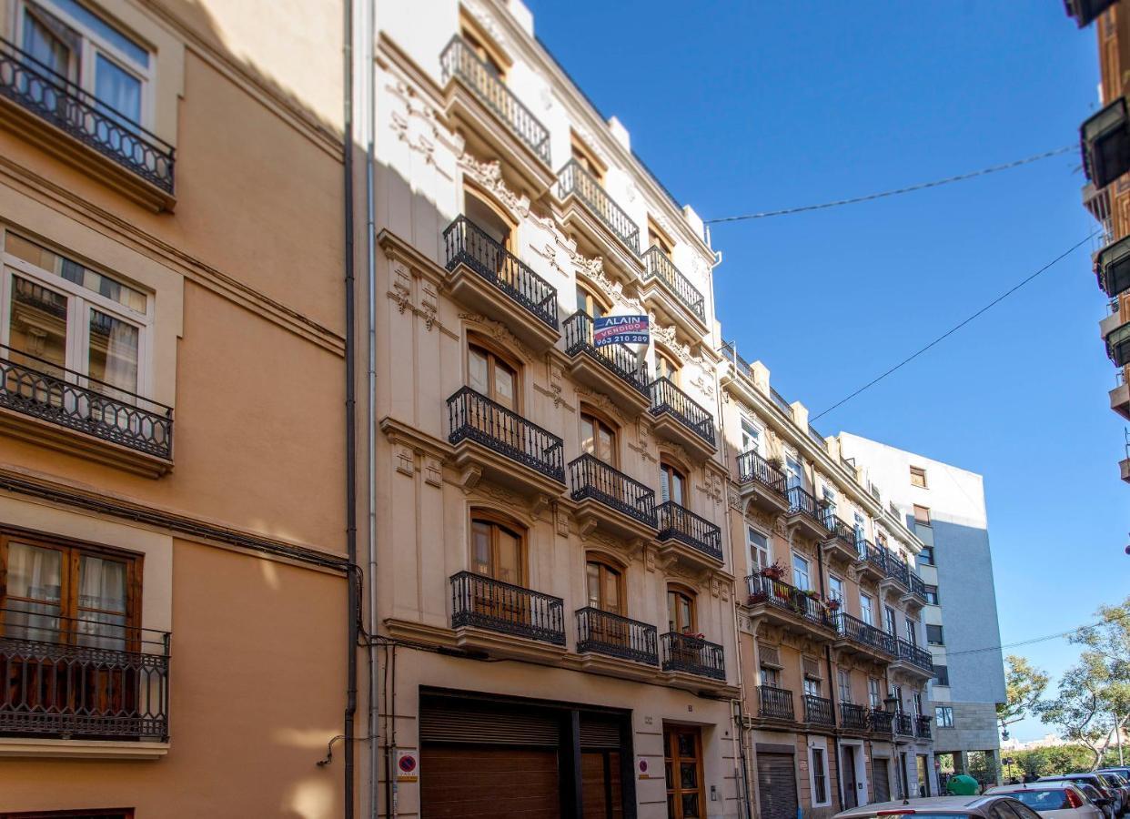 Luxurious & Alluring Home In Historic Town Valencia Exterior photo